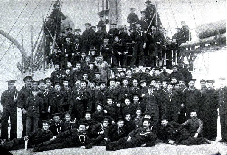 Photo de l'équipage de l'USS Maine, publiée le 18 février 1898 dans le New York Daily Tribune. -