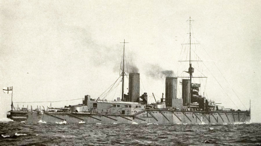 Le cuirassé Queen Mary coulera faisant 1266 victimes -- Photo Wikipedia. -