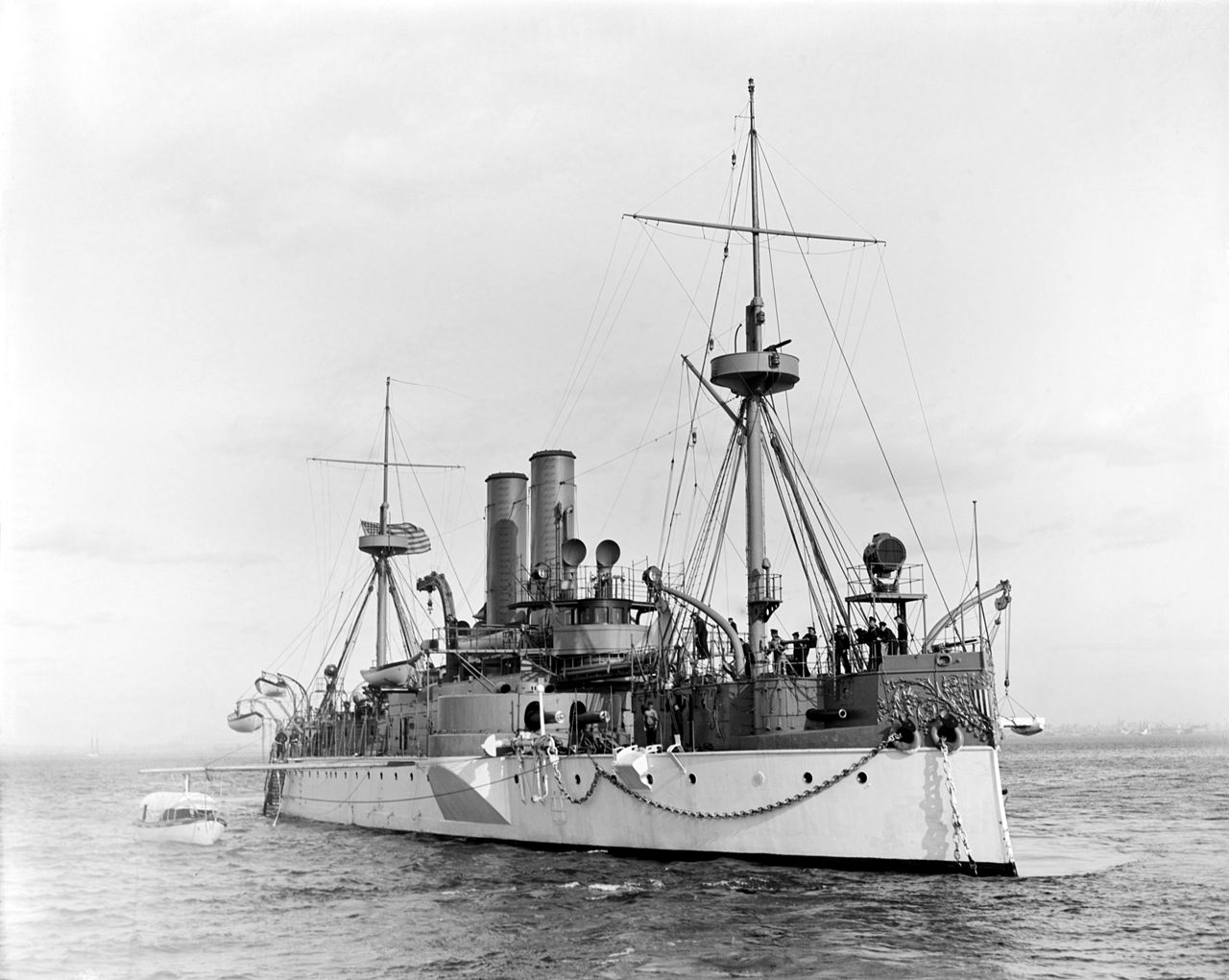 Le croiseur cuirassé USS Maine (1er janvier 1897) -- Photo Library of Congress. -