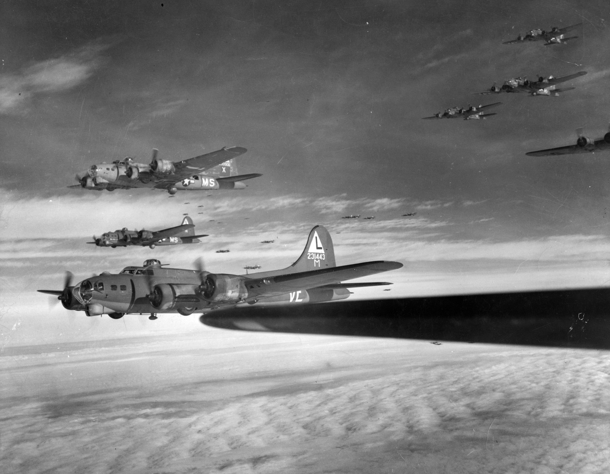B-17 Flying Fortress en mission de bombardement -- Photo USAAF. -