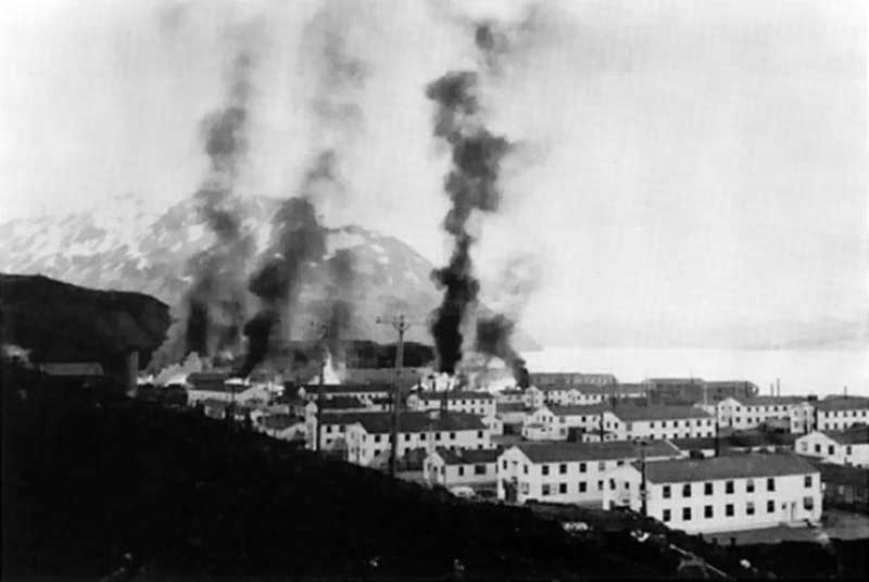Attaque japonaise sur Dutch Harbor -- Photo U.S. Army. -