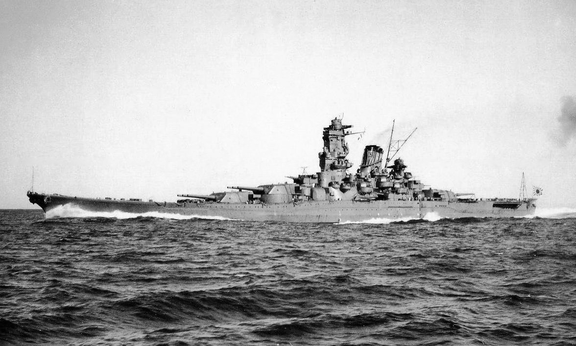 Le croiseur de bataille Yamato pendant des essais à la mer dans la baie de Sukumo (1941) -- Photo Marine impériale japonaise. -