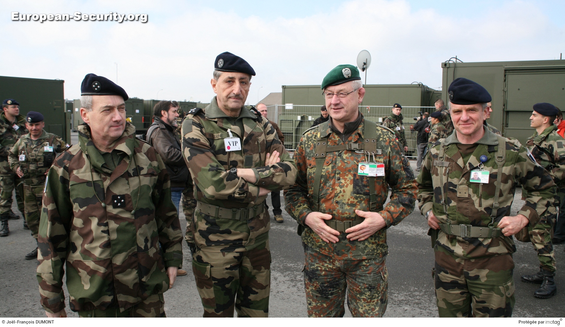 Les généraux Faugère, CDT la RTNE-FFECSA, Cuche (CEMAT), Ackermann (Bundeswehr) et Lebel -- Photo © Joël-François Dumont. -