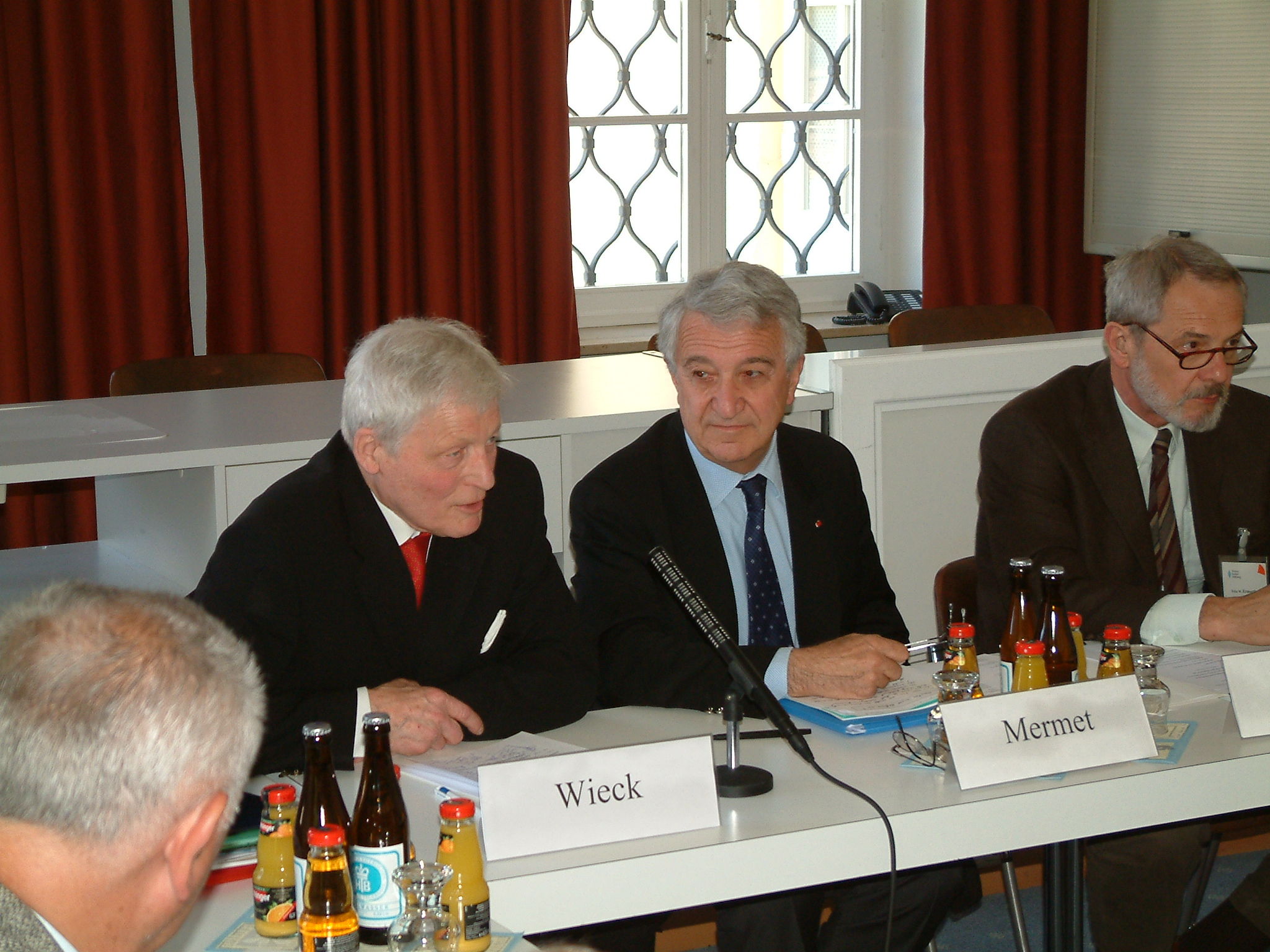 L'ambassadeur Hans Georg Wieck et le GAA François Mermet (2S) à Wildbad Kreuth -- Photo © Joël-François Dumont. -
