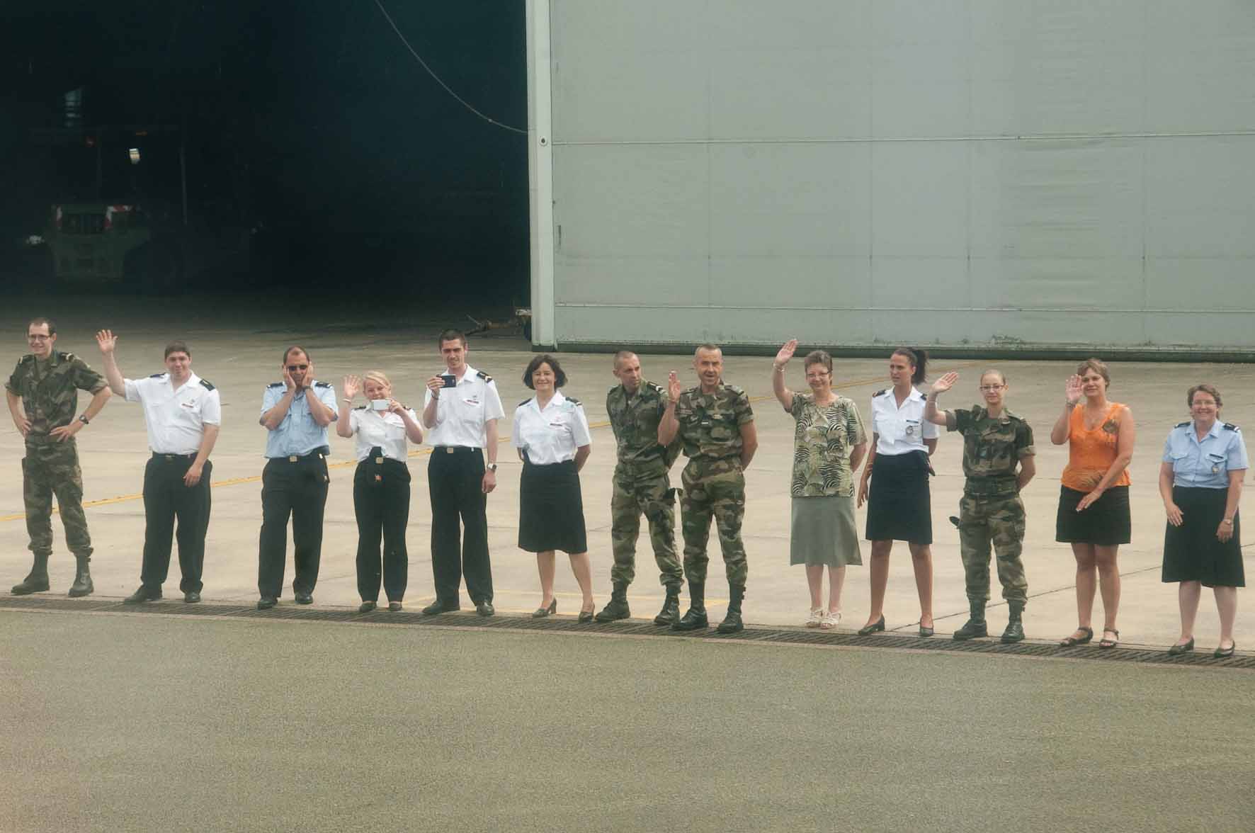 Le personnel de la BA.123 est rassemblé pour l'occasion - Photo © Armée de l'Air. -