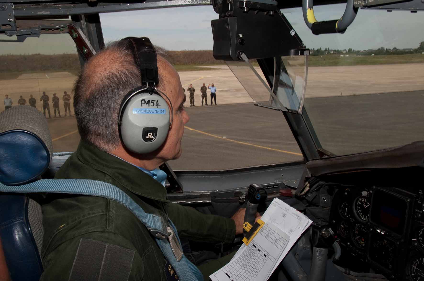 Le GBA Gasnot se prépare pour le dernier décollage du "Ville de Kolwezi" -- Photo © Armée de l'Air. -