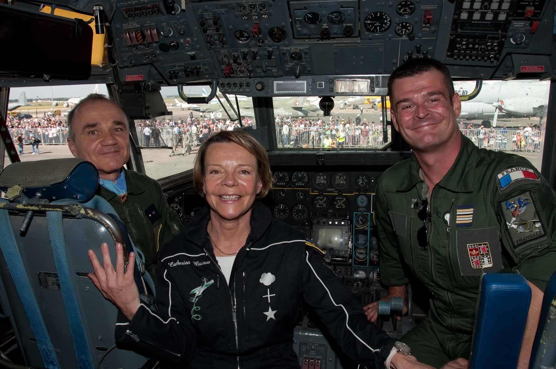 Catherine Maunoury avec le GBA Gasnot et le LCL Didier -- Photo © Armée de l'Air. -