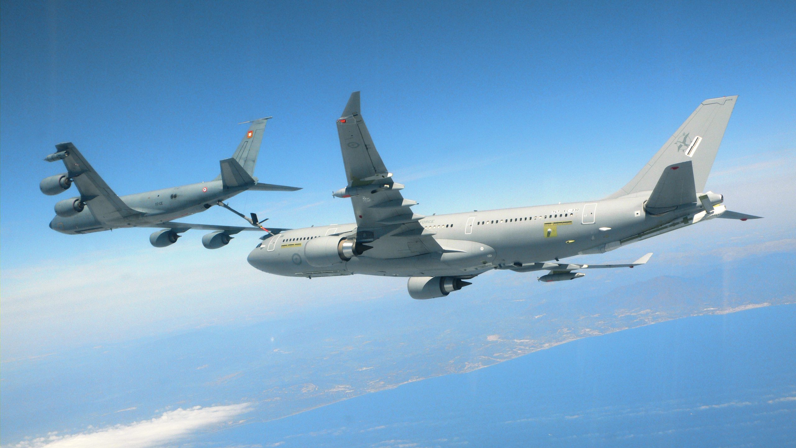 Airbus MRTT ravitaillé par un Boeing KC-135 -- Photo Airbus. -