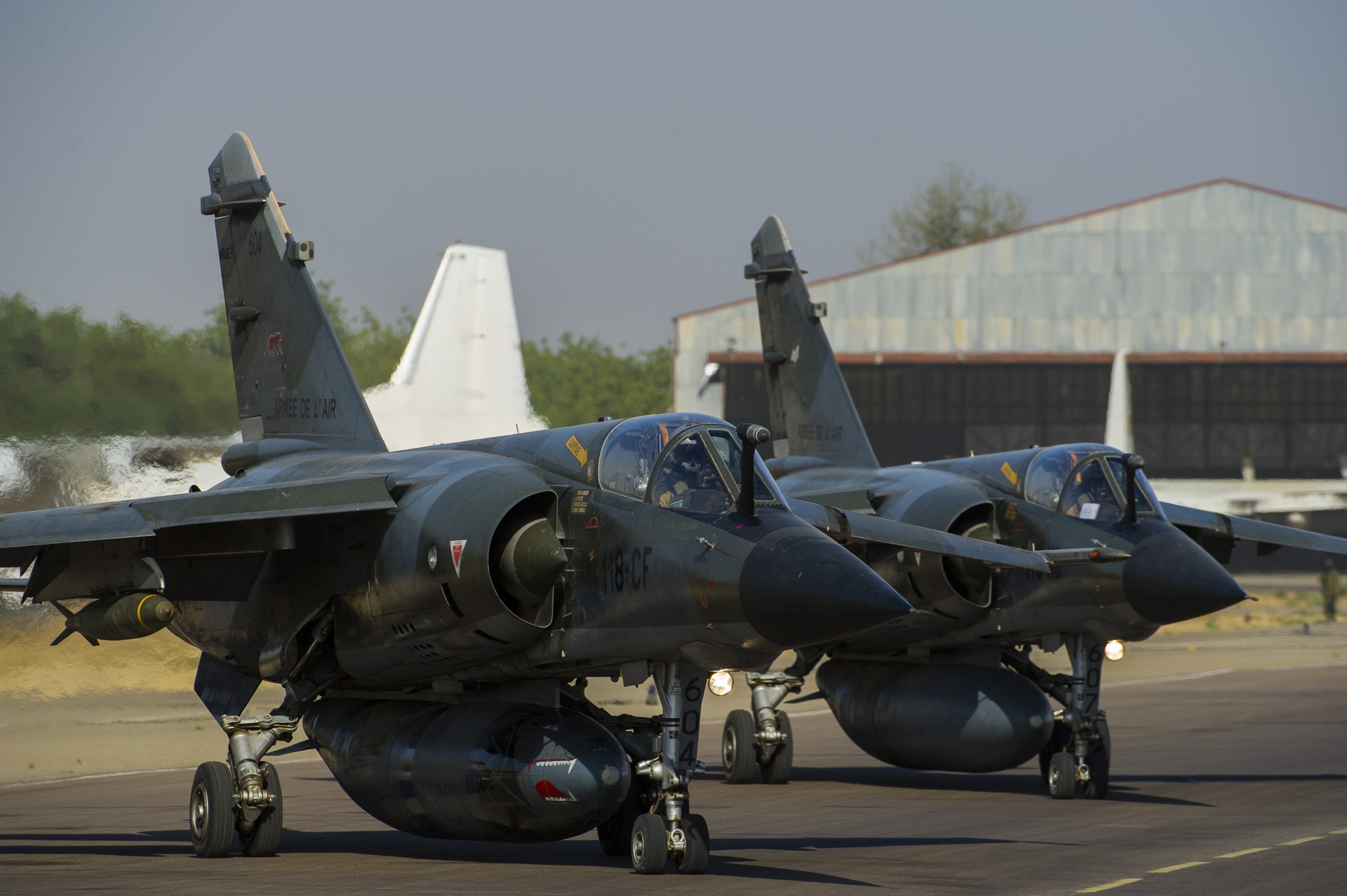Mirage F1 CR positionnés sur l’aéroport de Bamako (14 janvier 2013) -- -- Photo © EMA/ECPAD. -