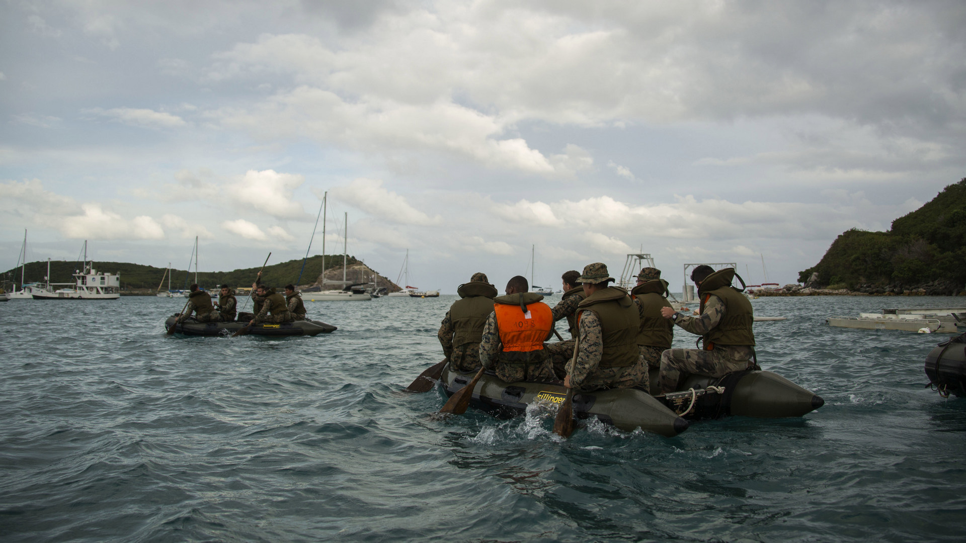 French Army soldiers and US Marines paddle to their next destination -- Photo USMC © Sgt. Carlos Cruz Jr. -