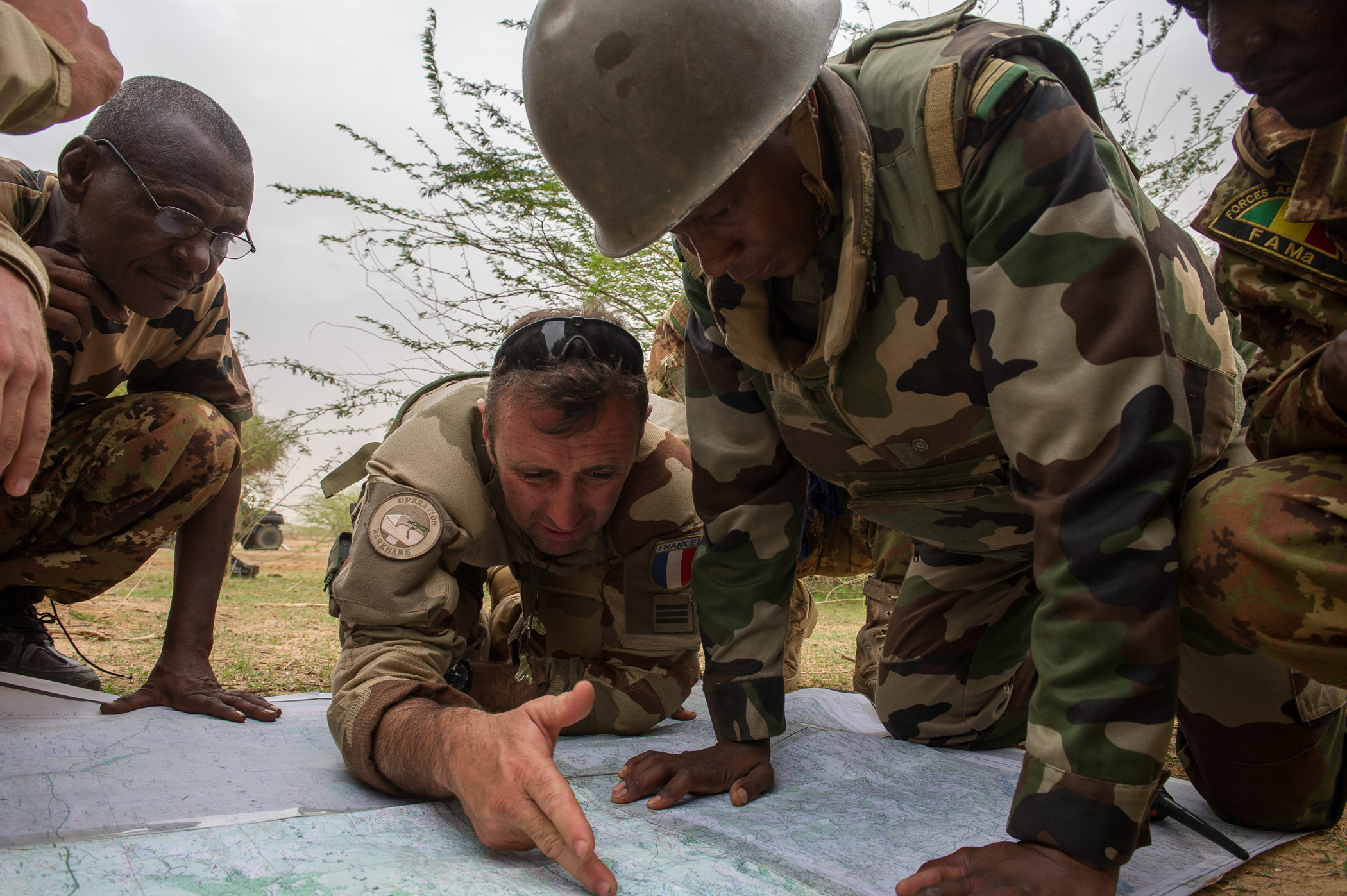 A French soldier works with African military leaders as part of Operation Barkhane. French Ministry of Defense photo. -