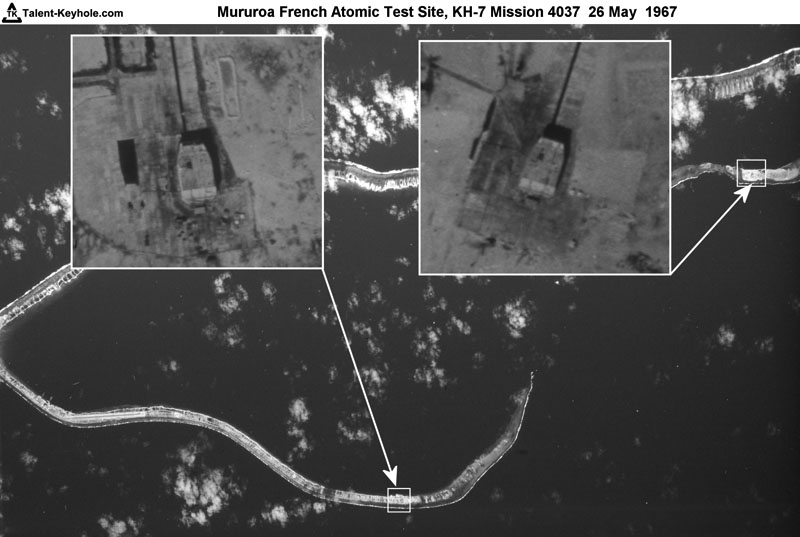 Vue de l'atoll de Mururoa par un satellite de reconnaissance américain KH-7 (26 mai 1967) -- National Security Archive Electronic Briefing Book No. 184). -
