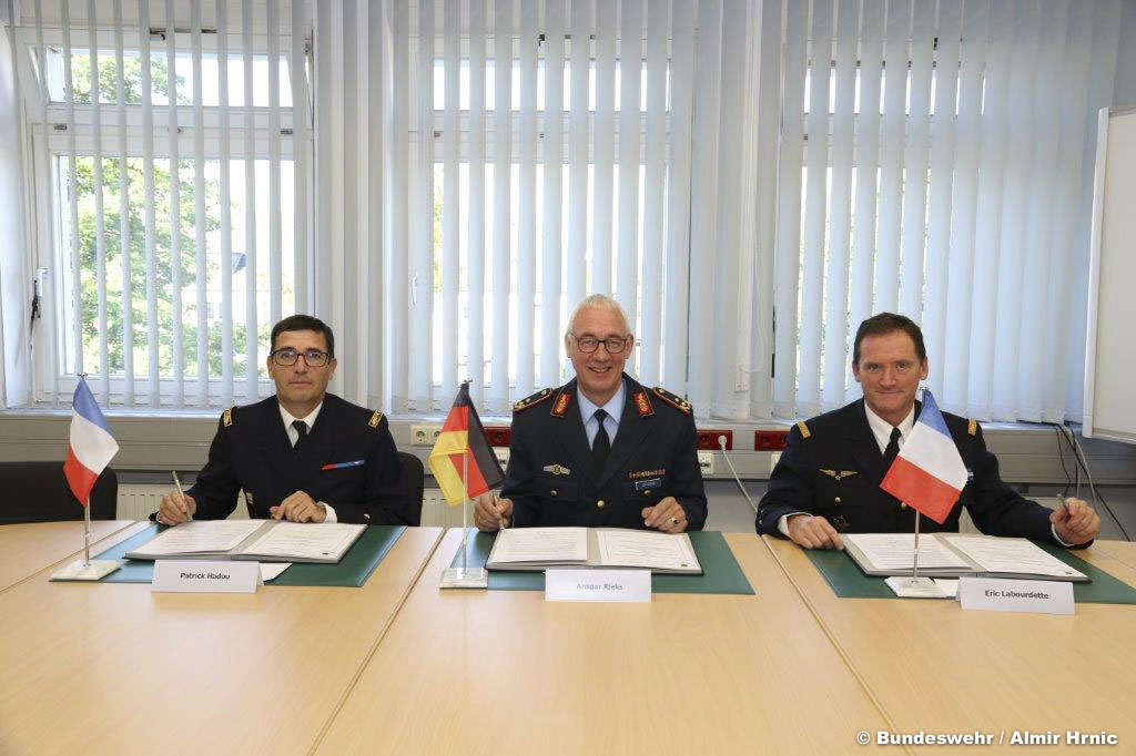Les généraux Angskar Rieks, Éric Labourdette et l’IGA Patrick Hadou -- Photo Almir Hrnic © Bundeswehr. -
