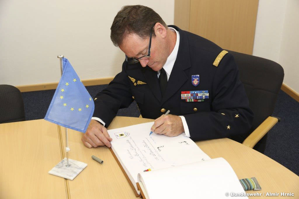 Le général Éric Labourdette, directeur de la direction de la sécurité aéronautique d'État (DSAÉ) -- Photo Almir Hrnic © Bundeswehr. -