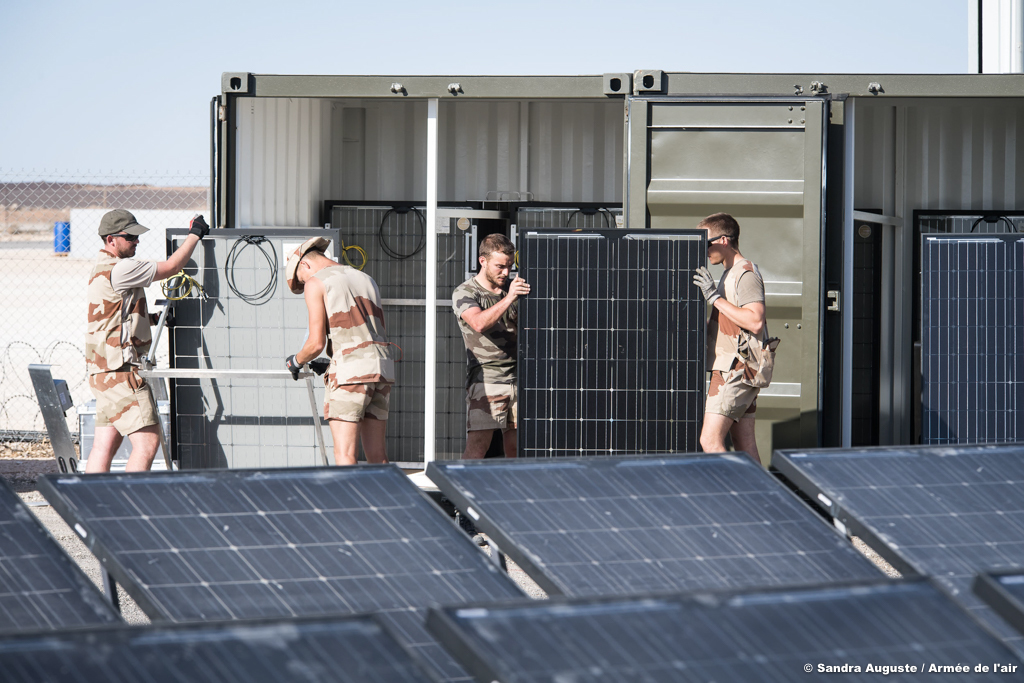 Chammal : Centrale solaire expérimentale sur la base aérienne projetée en Jordanie – Photo Sandra Auguste © Armée de l'air. -
