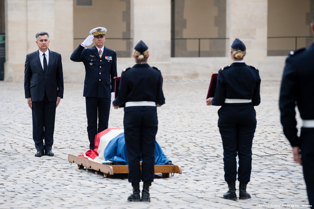 Obsèques de Claude Raoul-Duval aux Invalides – Photo Anthony Jeuland © Armée de l'air. -