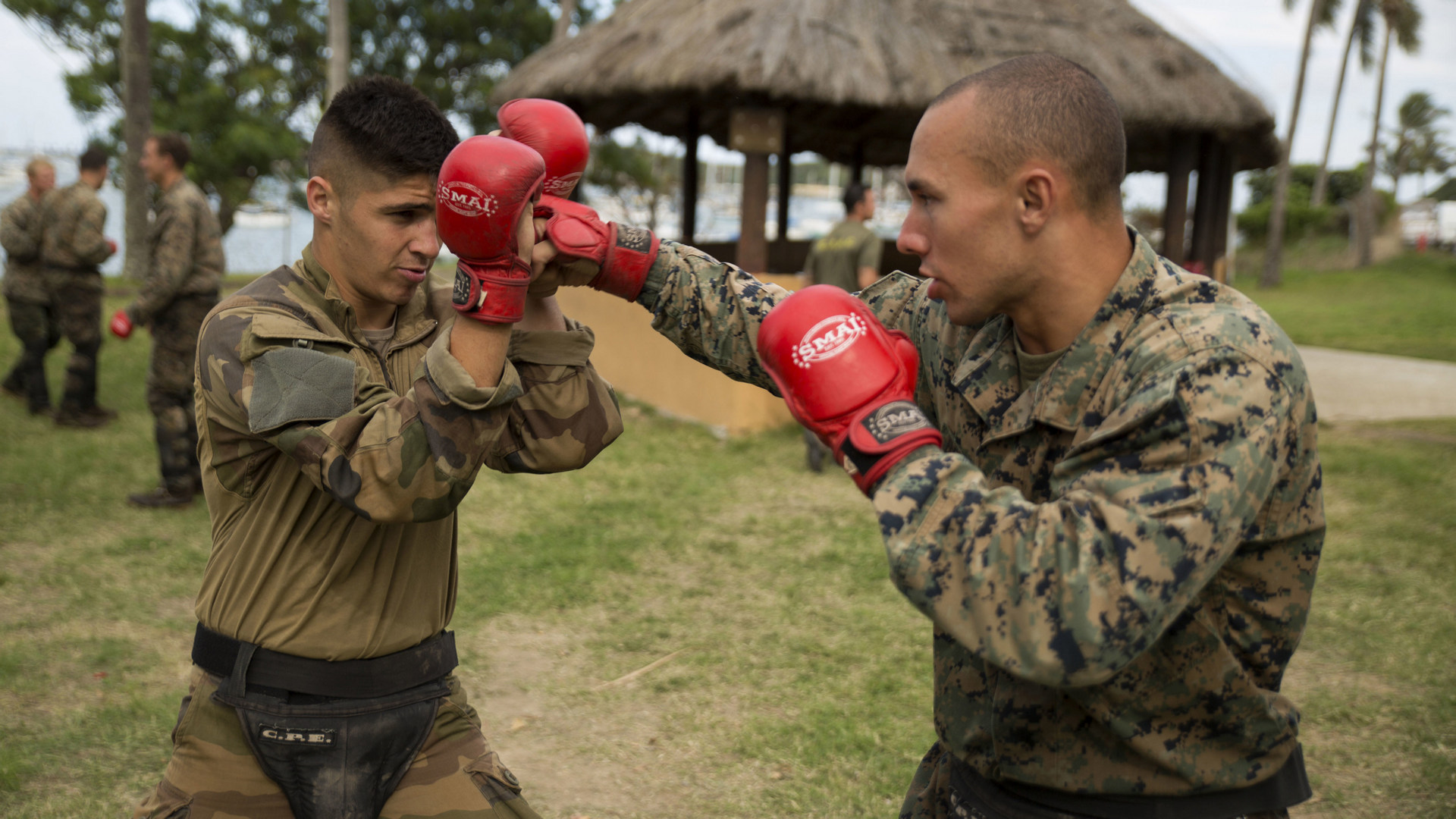 French Army Pfc. Quentin Antomarchi, left, an infantryman, and Cpl. Joseph J. Bennetti, a machine gunner, box during a French Armed Forces Nautical Commando Course at Quartier Gribeauval, New Caledonia – Photo USMC © Sgt. Carlos Cruz Jr. -