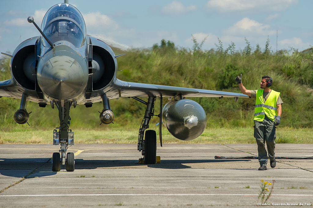 Mirage 2000-D prêt à décoller pour un tir -- Photo SGC Cédric Guerdin © Armée de l’air. -