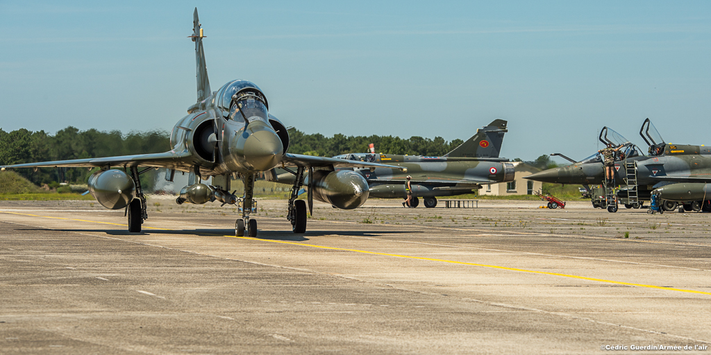 Décollage de Mirage 2000-D de la base de Cazaux pour un tir d'entraînement -- Photo SGC Cédric Guerdin © Armée de l’air. -