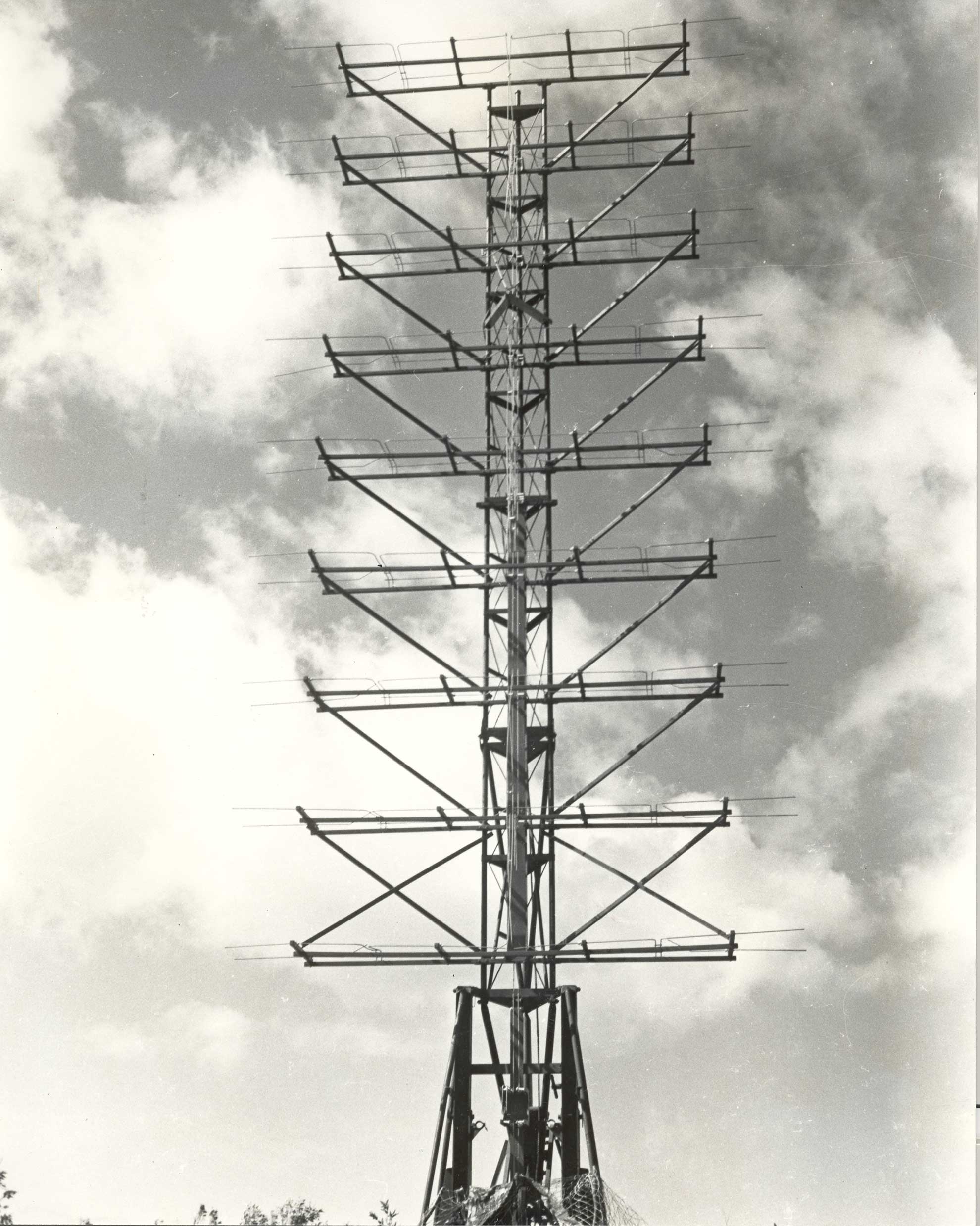 Le radar d'Opana installé à 160 m d'altitude sur l'île d'Oahu -- Photo © IEEE History Center, Rutgers University, 39 Union Street, New Brunswick, NJ 08901. -