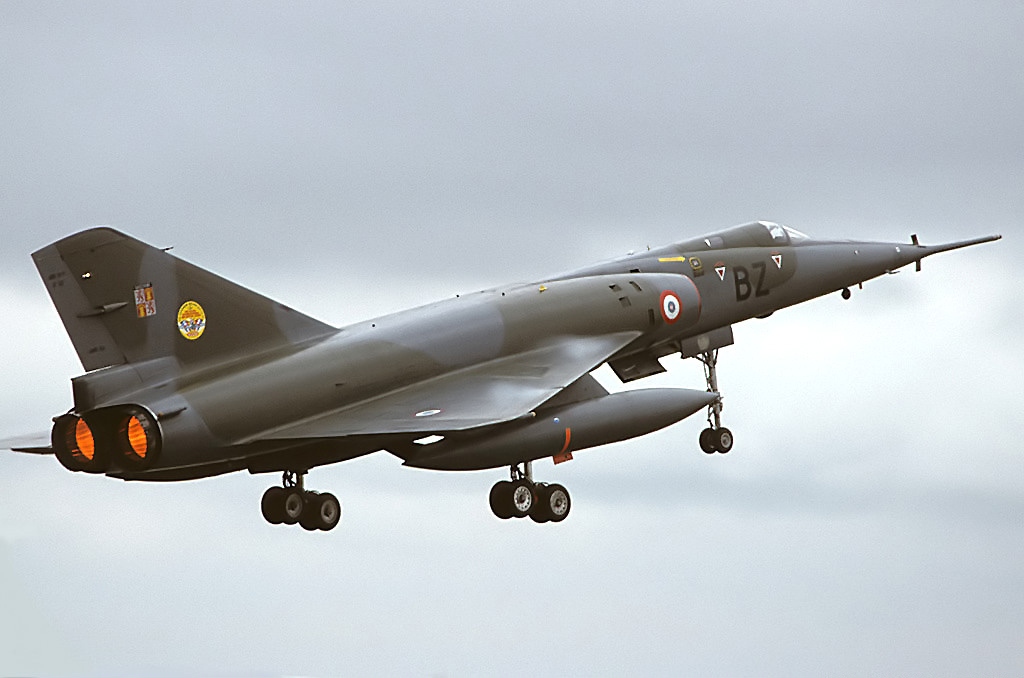 Décollage d’un Mirage IV P photographié en 2000 – Photo © Mike Freer. -