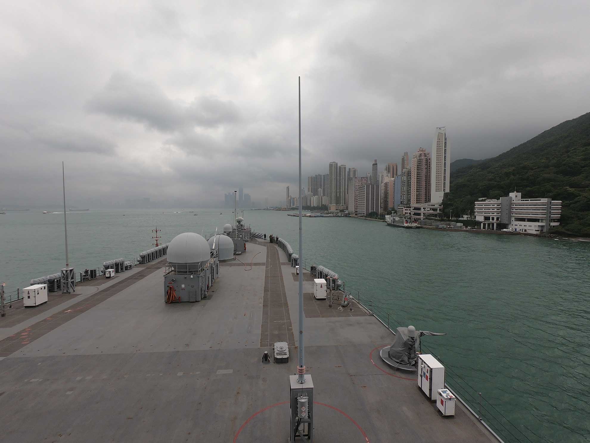 Hong Kong (April 20, 2019) The U.S. 7th Fleet flagship USS Blue Ridge (LCC 19) arrives for a port visit in Hong Kong. Blue Ridge is the oldest operational ship in the Navy and, as U.S. 7th Fleet command ship, is operating in support of security and stability in the Indo-Pacific Region -- U.S. Navy photo by MCS 2nd Class Jim Ong. -