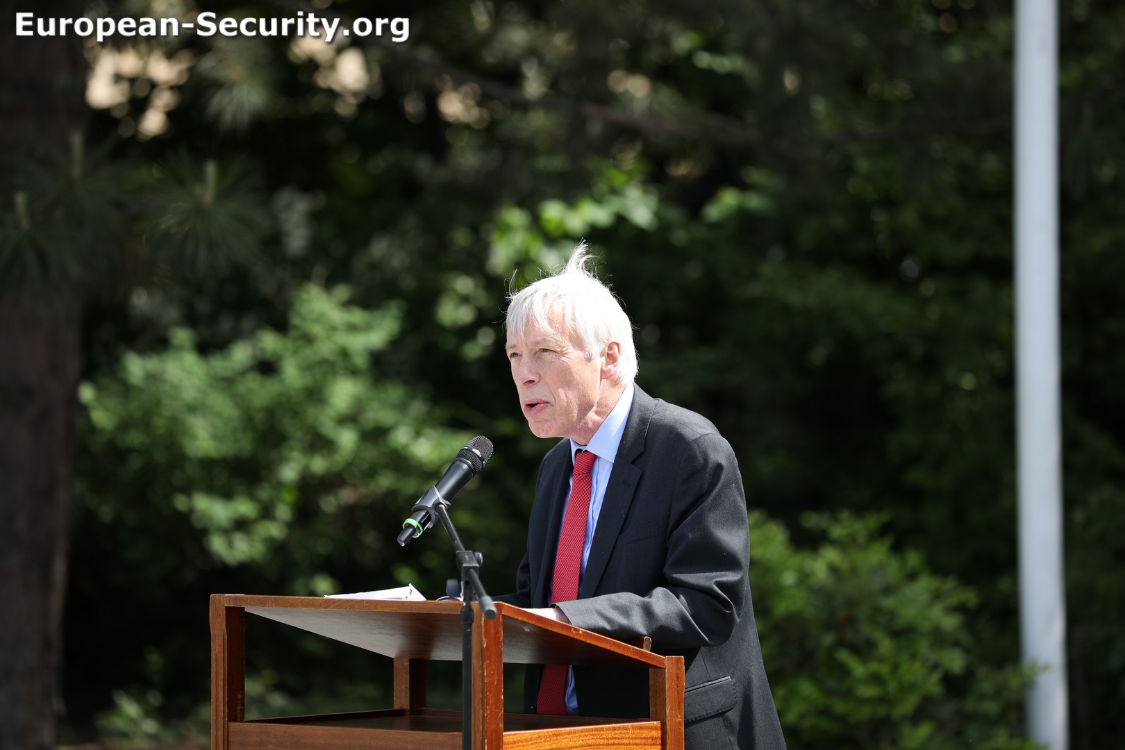 Lord Howe commemorating the Berlin Airlift -- Photo © Joël-François Dumont. -