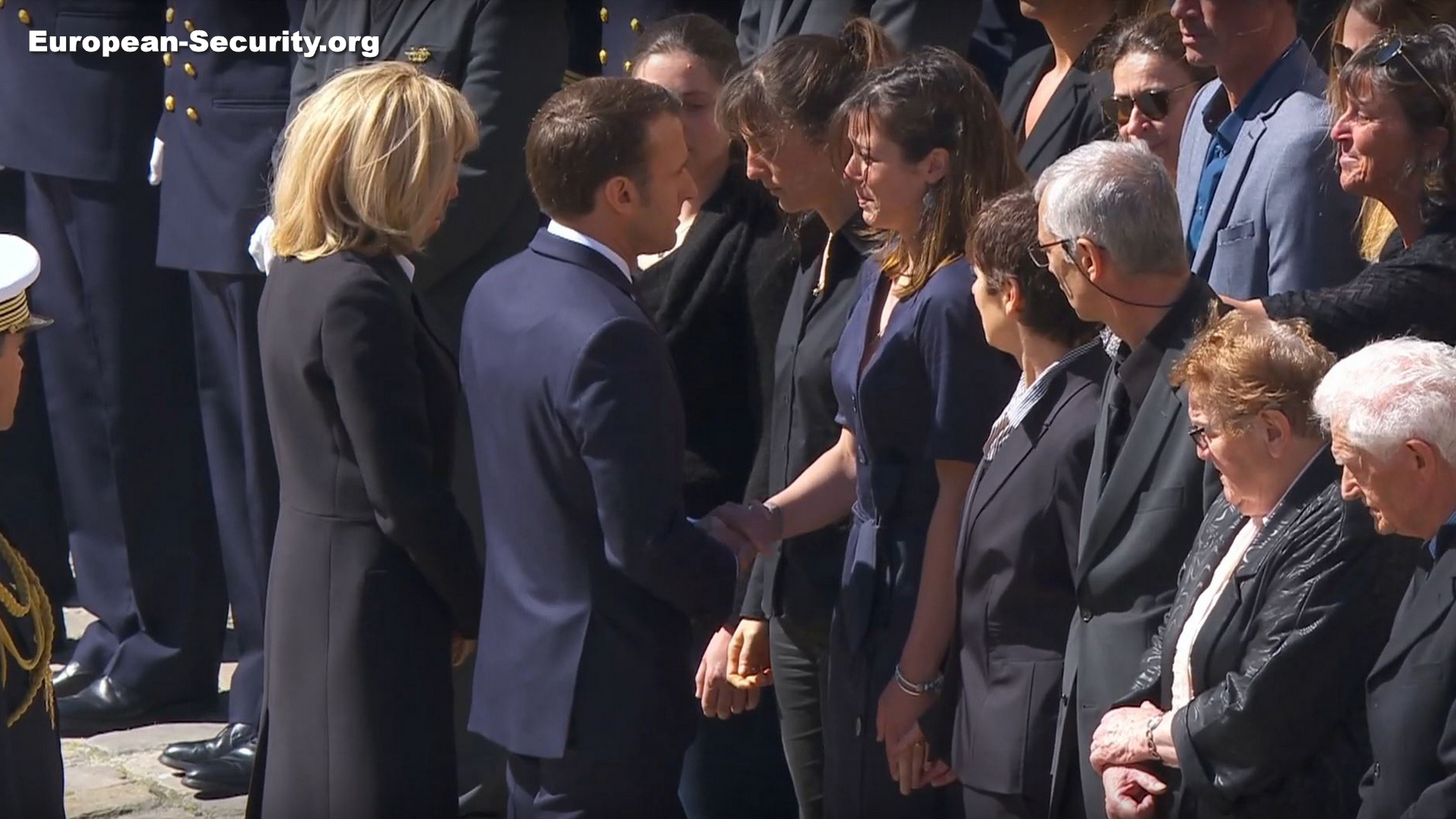 Le Président Macron et son épouse présentent leurs condoléances aux familles -- Photo European-Security. -
