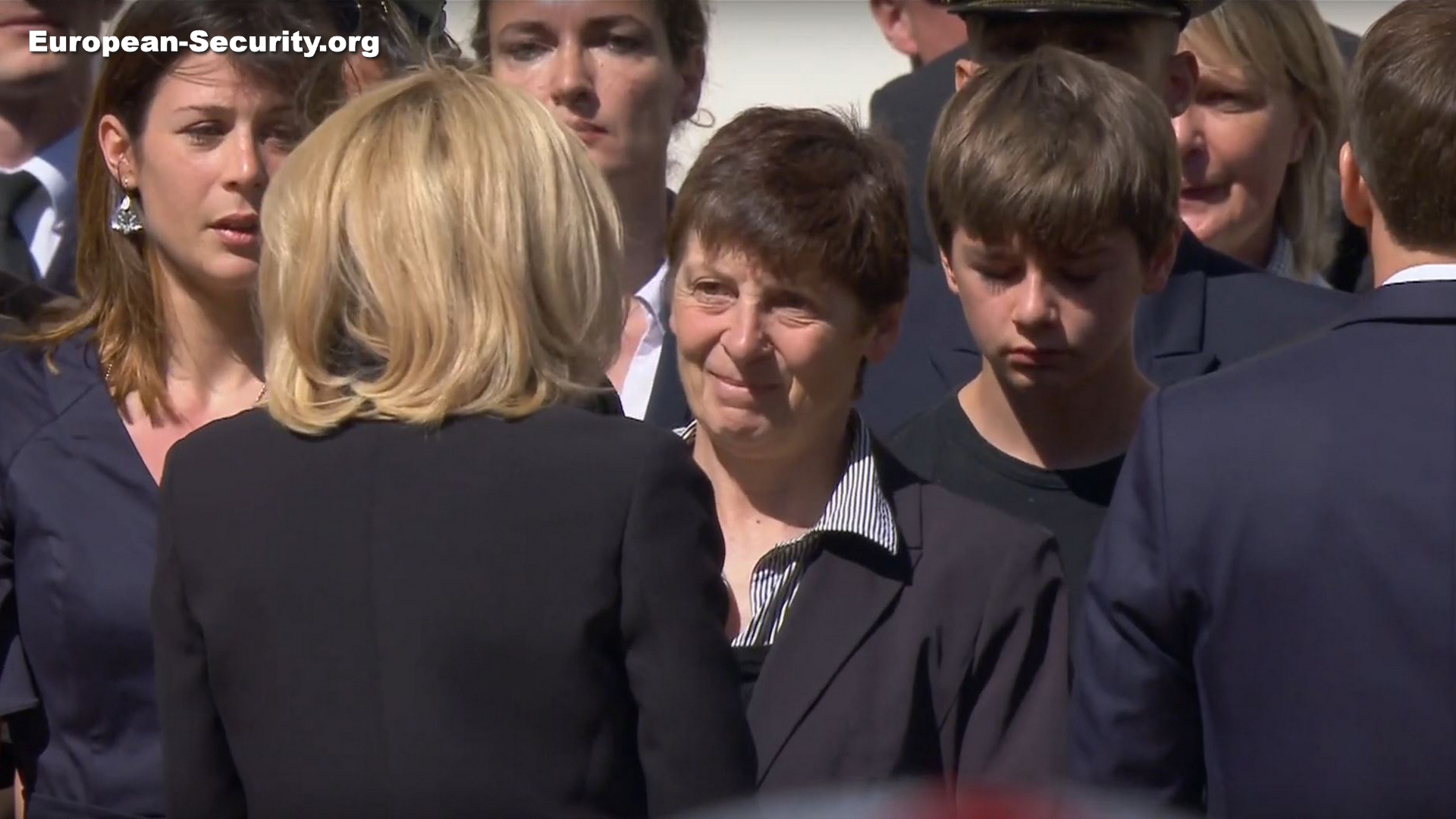 Mme Brigitte Macron présente ses condoléances à la mère du PM Bertoncello -- Photo European-Security -
