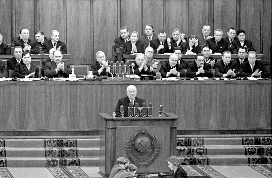 Nikita Kroutchev à la tribune du XXe congrès du PCUS — Photo Archives Izvestia