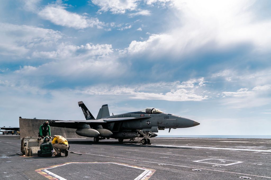 F/A-18 catapulté de l'USS Gerald R. Ford (CVN-78) — US Navy Photo