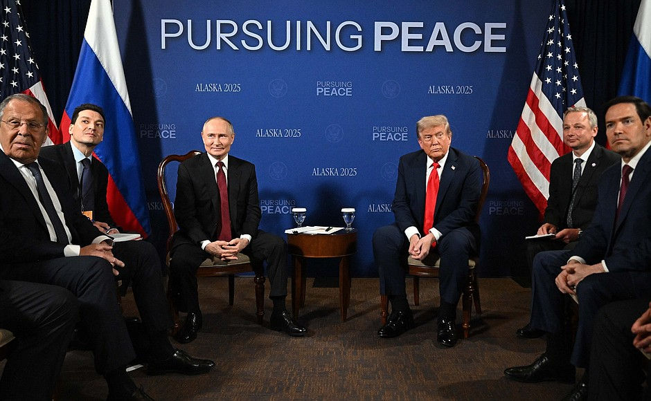 Les délégations amérciaine et russe à Anchorage — Photo kremlin.ru