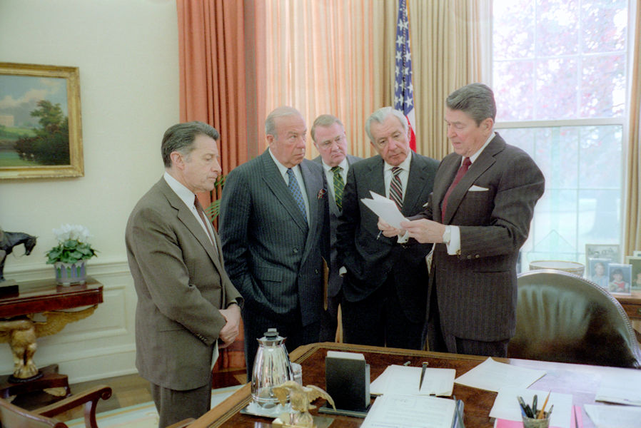 President Ronald Reagan meets with aides on Iran Contra — White House Photo