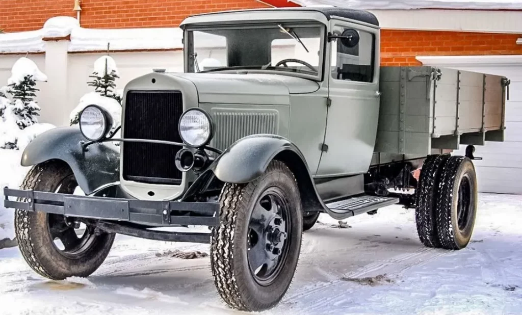 GAZ AA sur le modèle de Ford AA) — Photo Archives soviétiques