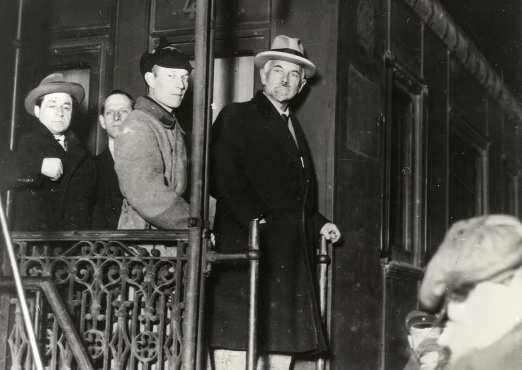 Leonid Krassine à la gare de Londres, octobre 1926