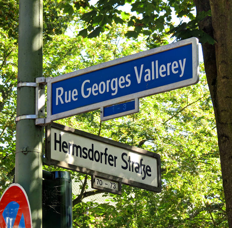 - Cite Foch Berlin 56 Panneaux odonymiques en français et en allemand dans la cité Foch Cite-Foch à Berlin