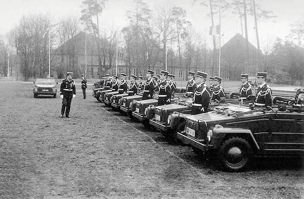 Inspection des unités avant un exercice avec la police allemande — Archives Gendarmerie Nationale