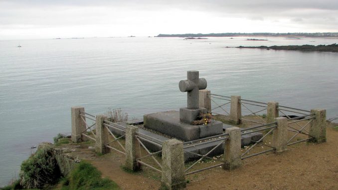 Tombe de Chateaubriand sur l’île de Grand Bé au large de Sainty-Malo — Photo TCY