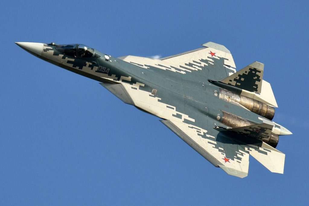 - Sukhoi 57a Un autre concurrent de taille: le Sukhoi Su-57 russe. Quelques pays, comme l’Algérie ou l’Inde, se sont hasardés dans ce projet qui reste essentiellement au stade d’essai — Photo Sukhoi Design Bureau