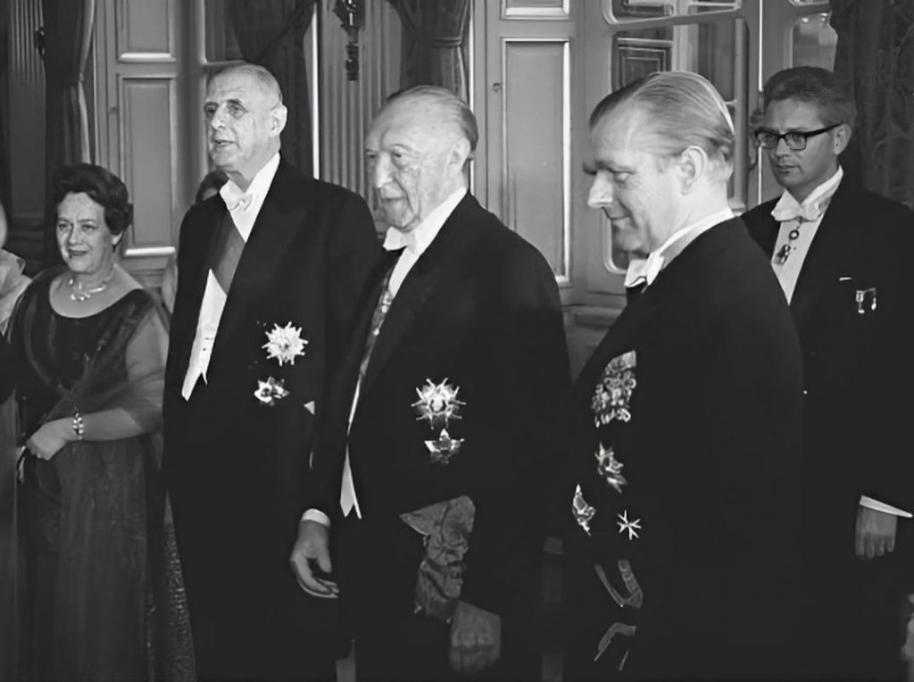 - Adenauer De Gaulle Bundesarchiv 1 De Gaulle offre un dîner en l’honneur d’Adenauer au Palais des Affaires étrangères, 5 juillet 1962 — au cœur de la visite officielle du chancelier en France (2-8 juillet), entre l’Élysée et la messe de Reims — Photo Bundesarchiv © Egon Steiner