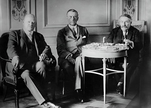 - Bundesarchiv Locarno Gustav Stresemann Chamberlain Briand 1 Austen Chamberlain, Gustav Stresemann et Aristide Briand à Locarno, octobre 1925 — les trois artisans d'un accord qui, pour la première fois depuis 1871, voit l'Allemagne reconnaître volontairement les frontières de ses voisins occidentaux. Chamberlain recevra le prix Nobel de la paix dès 1925 ; Briand et Stresemann le recevront ensemble l'année suivante