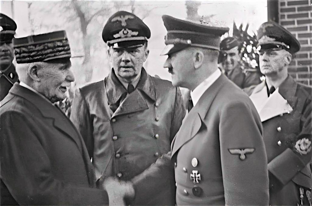 - Bundesarchiv Philippe Petain et Adolf Hitler81 Entrevue de Montoire entre Philippe Pétain et adolf Hitler