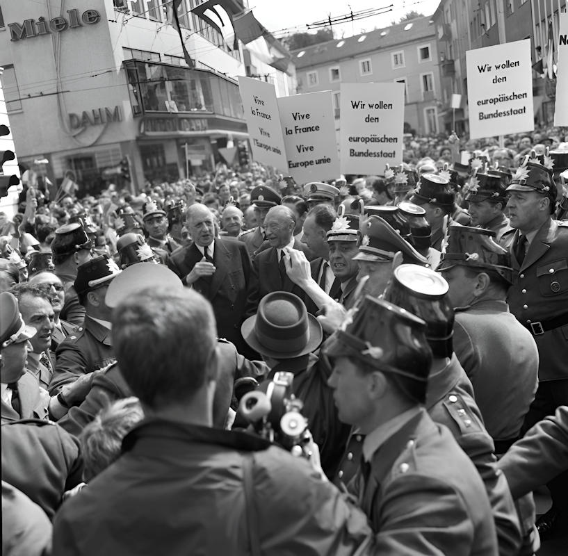 Konrad Adenauer und Charles de Gaulle auf dem Bonner Marktplatz, 5. September 1962.
Bundesregierung/Simon Müller