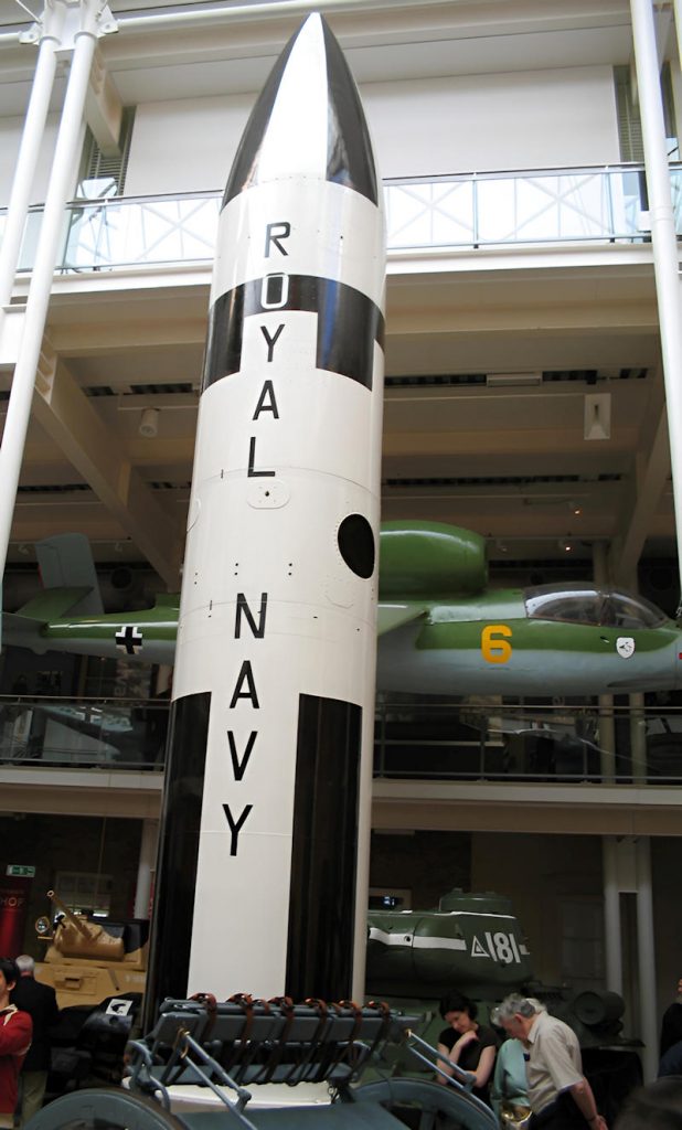 Missile Polaris de la Royal Navy, exposé à l’Imperial War Museum de Londres — l’objet même du choix fait à Nassau le 21 décembre 1962 : la dépendance américaine plutôt que l’autonomie, cinq mois avant que Bonn ne fasse le même choix — Photo Emőke Dénes © Imperial War Museum