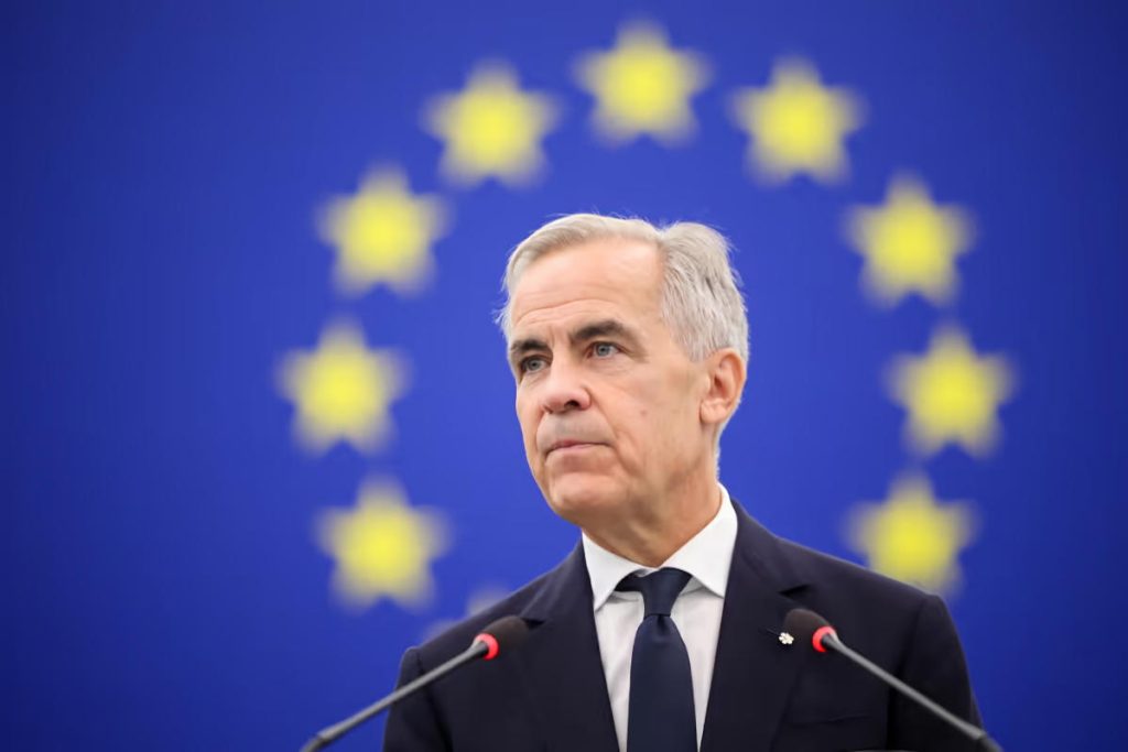 - 2026 0917 EP Marc Carney 01a Mark Carney, Premier ministre canadien à la tribune du Parlement européen le 17 septembre 2026 — Photo © Parlement Européen